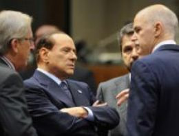 'Berlusconi istifa etmeli'